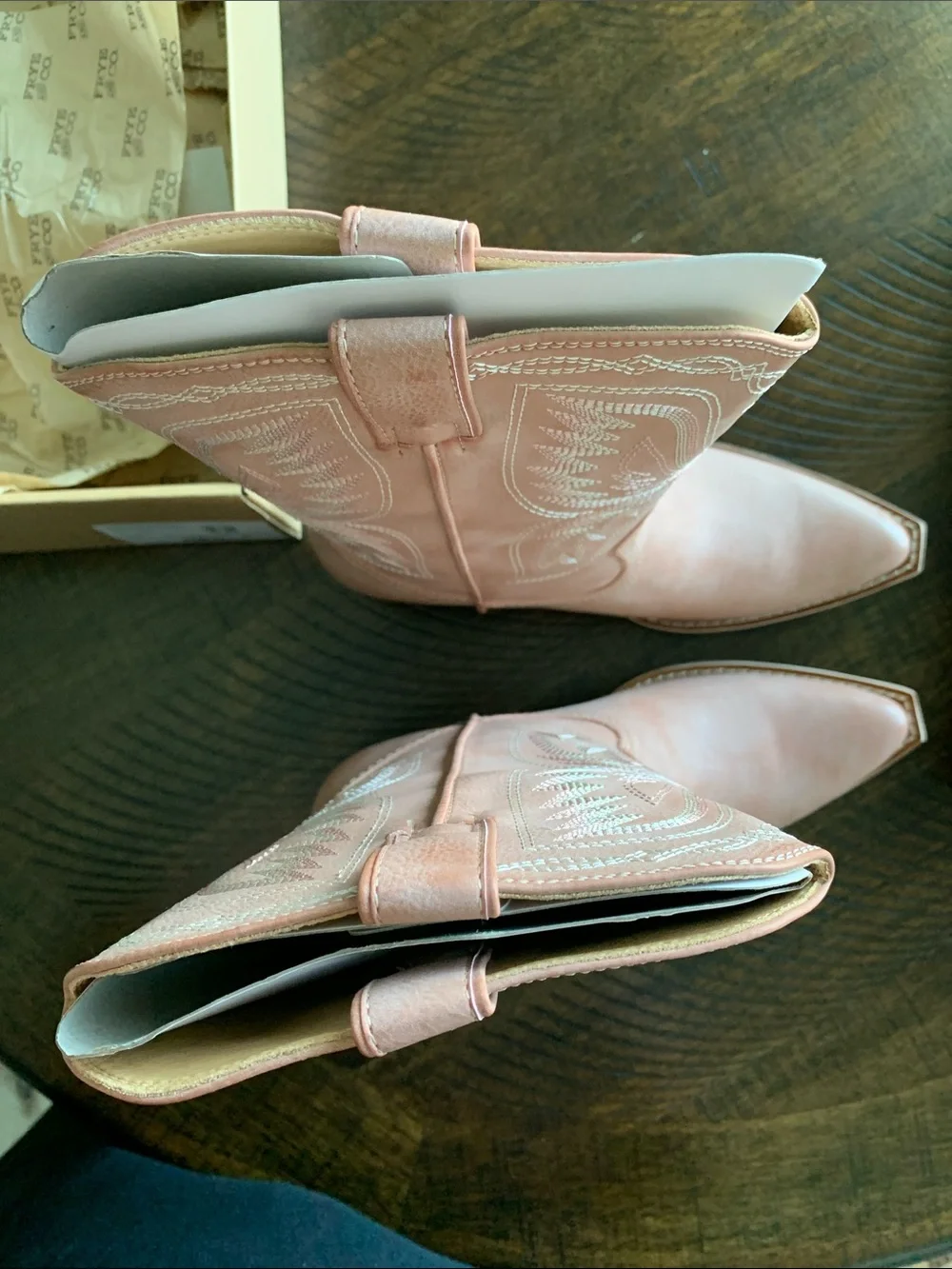 FRYE AND CO. Irlene Short Deco Stitch Dusty PinkLeather Western Ankle Boots